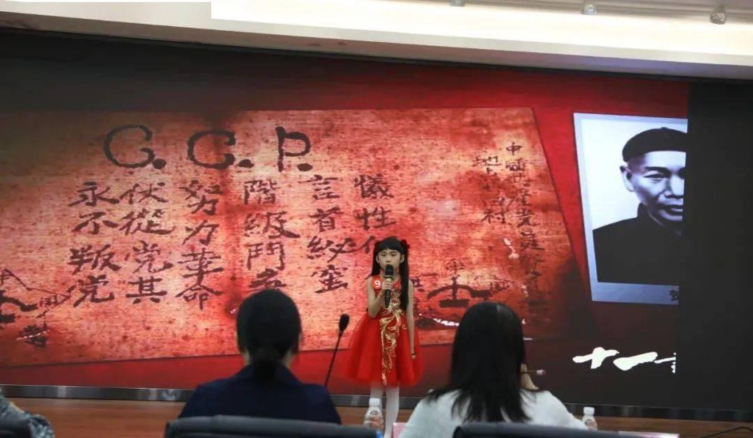 郭富城方媛带一双女儿现身马场 为爱驹舞林密码捧场